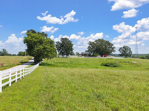 5th image of 8675 Farm Road 2195