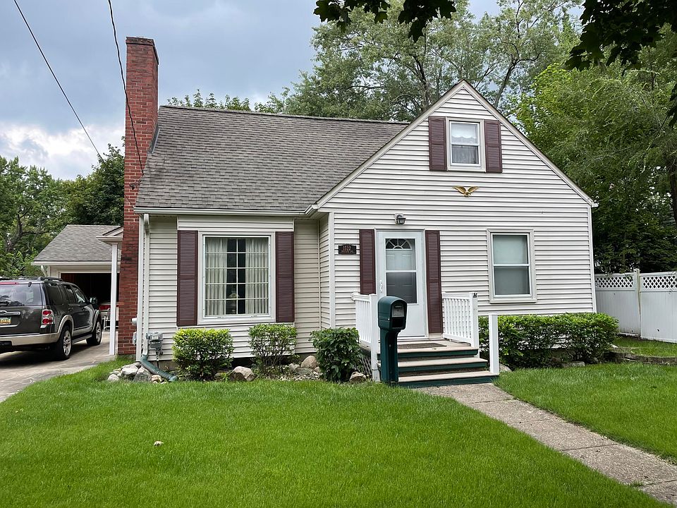 1st image of 1522 Roseland Ave