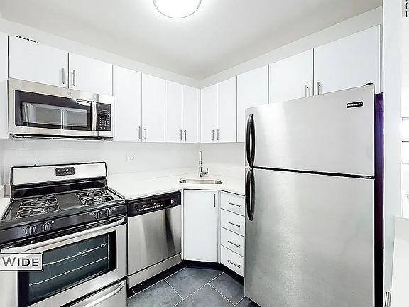4th image of 145 E 16th St APT 8P