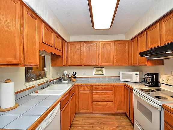 4th image of 16434 Bougainvilla Ln