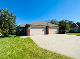 1916-1918 S Bryson Cir, Springfield, MO 65807