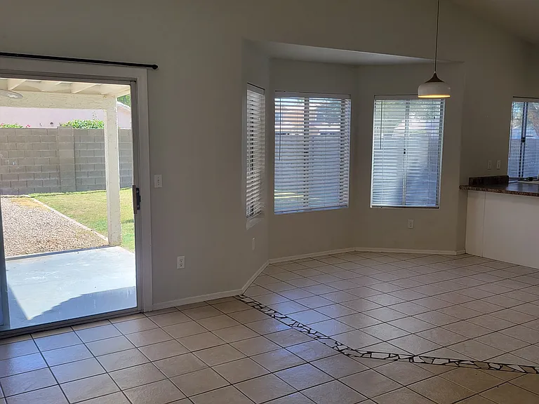 4527 E Mockingbird Dr — Photo 15