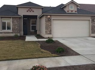 844 Lingonberry St, Kingsburg, CA 93631