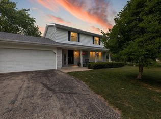 12206 W Shawnee Pass, Mequon, WI 53097