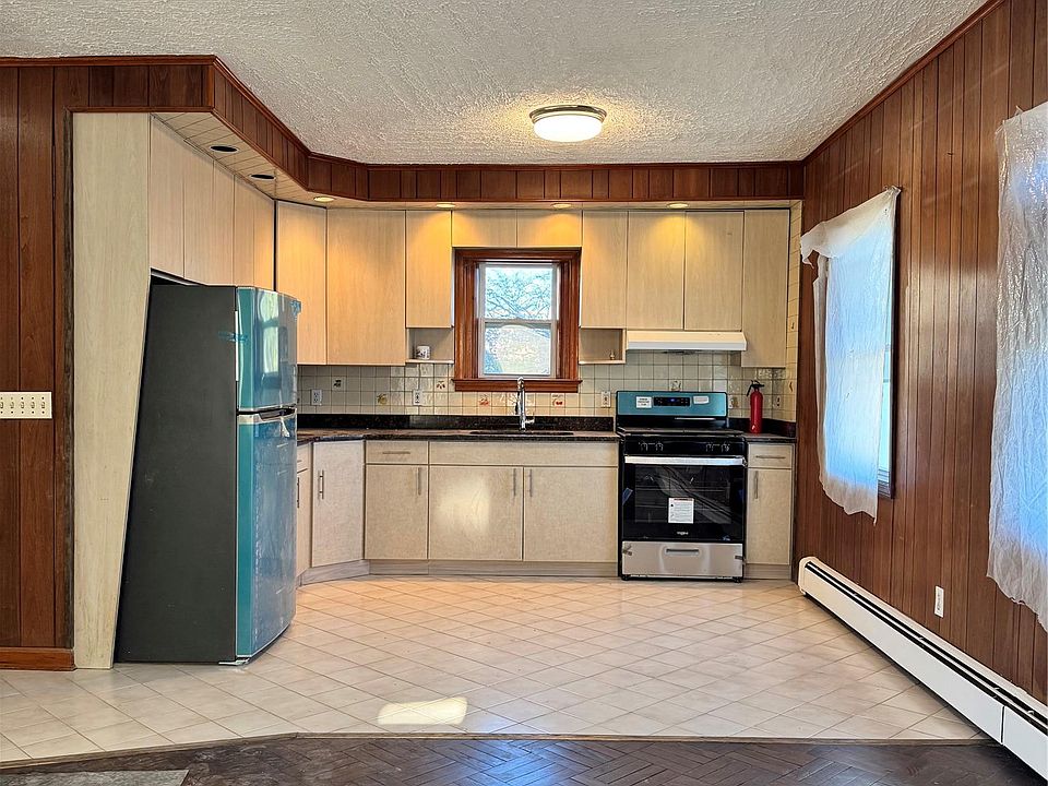 25907 147th Road, Rosedale, NY 11422 | Zillow