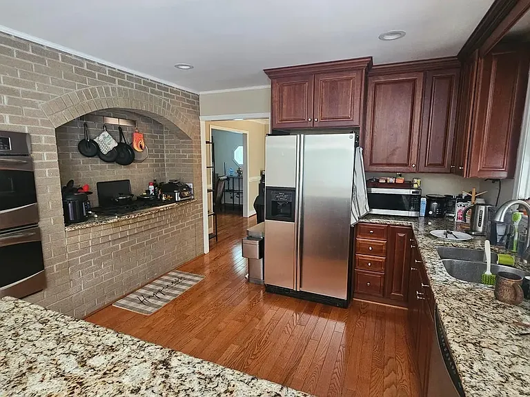 114 Norwood Pl — Photo 1