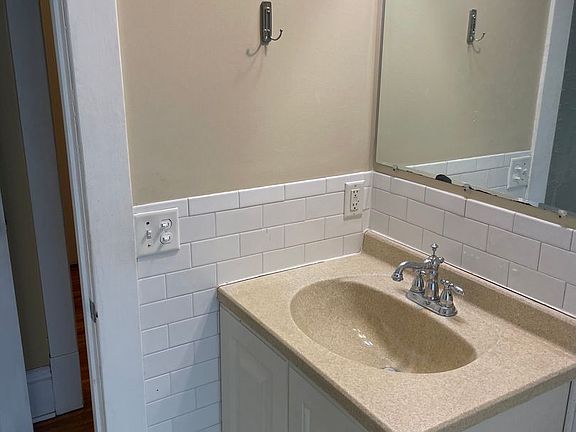 4th image of 2617 3rd Ave S APT 101