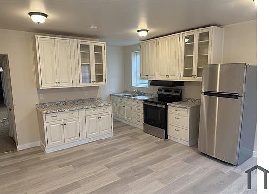 2nd image of 215 W Lafayette St #1