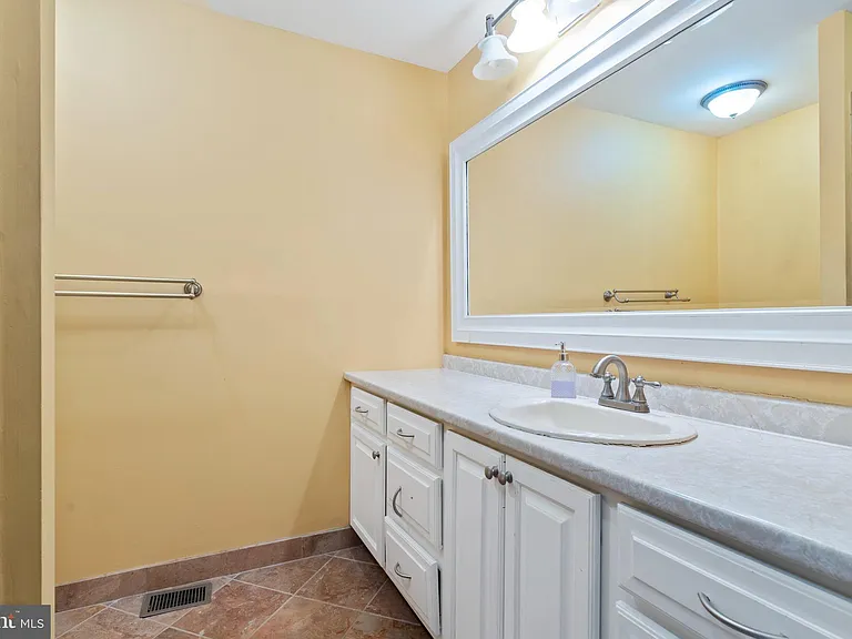 156 Eaton Dr — Photo 12