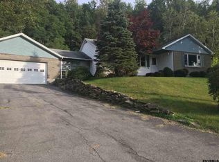 1116 Middleline Rd, Ballston Spa, NY 12020