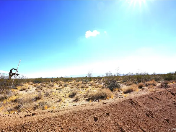000 E CICIO Road, Yucca, AZ 86438