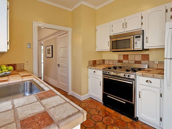 5th image of 2329 Divisadero St APT 6