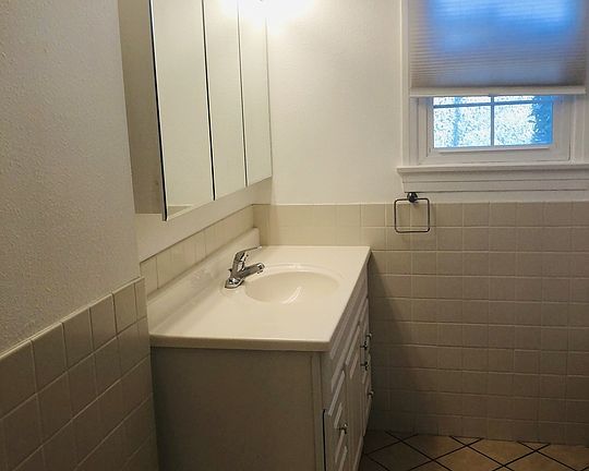 4th image of 624 N Vista St