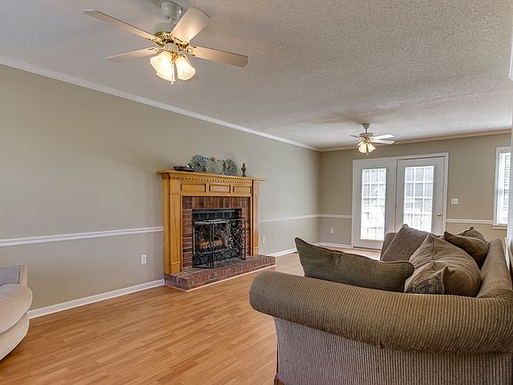 4th image of 400 Mirinda Ln