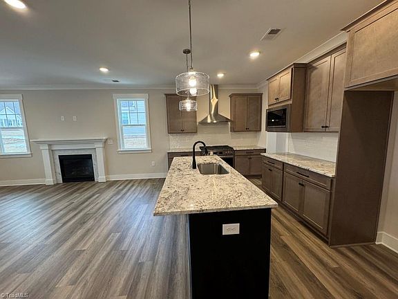 4th image of 1129 Brookfield Dr