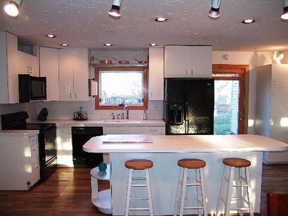 5th image of 423 Argyll Ln