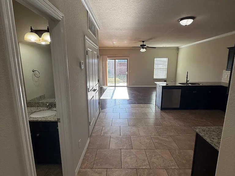 2734 W Kilimanjaro Way — Photo 1