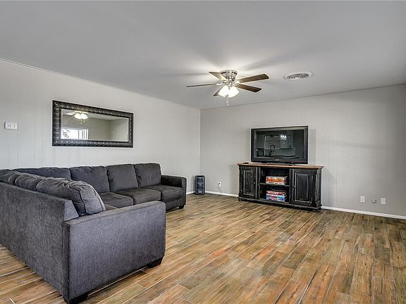 5th image of 866 Sandy Mountain Dr