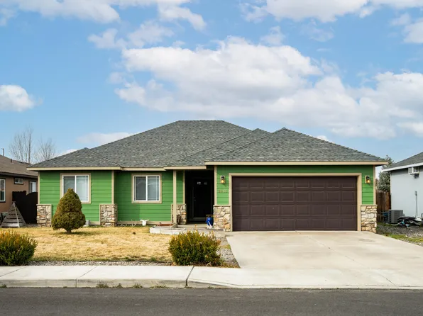 2465 NE 7th Ln, Redmond, OR 97756