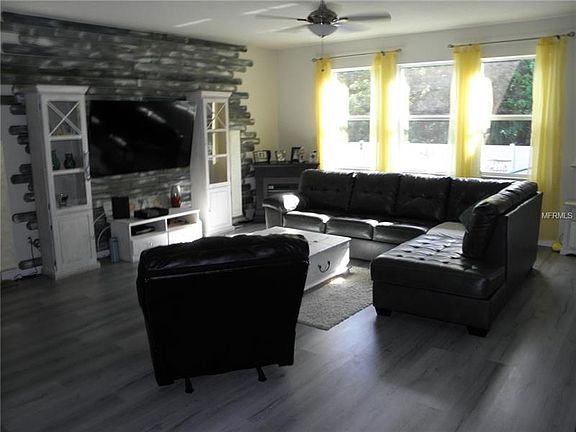 3rd image of 1305 Parker Den Dr