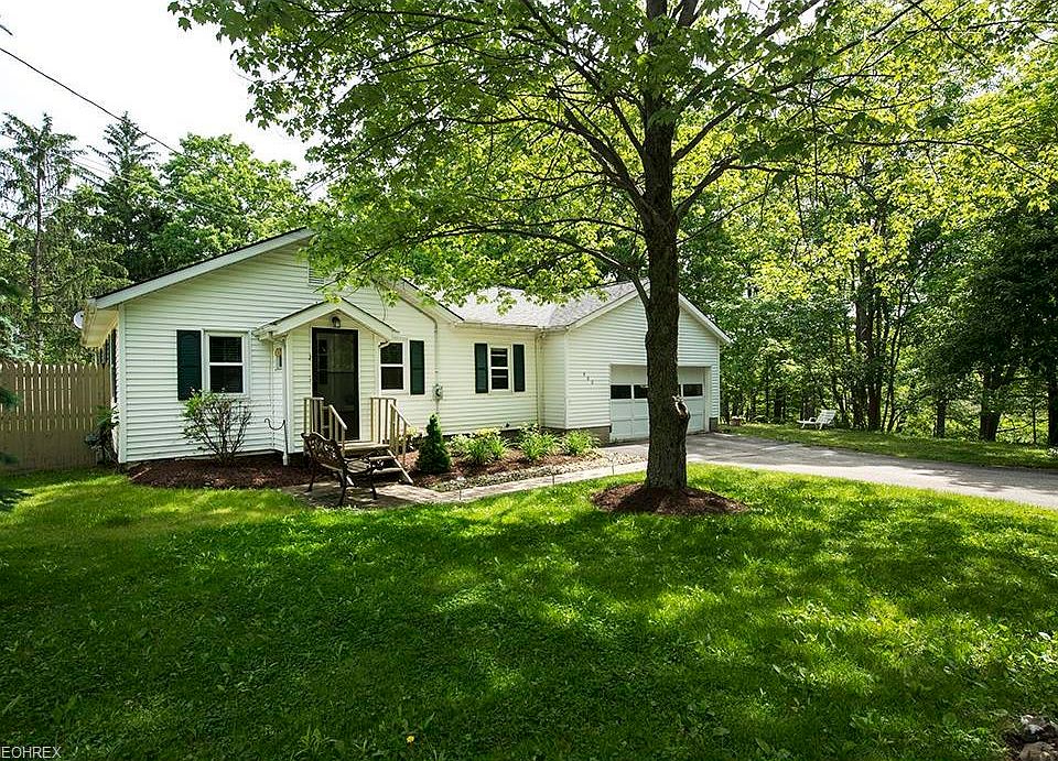 1st image of 900 Dora Ln