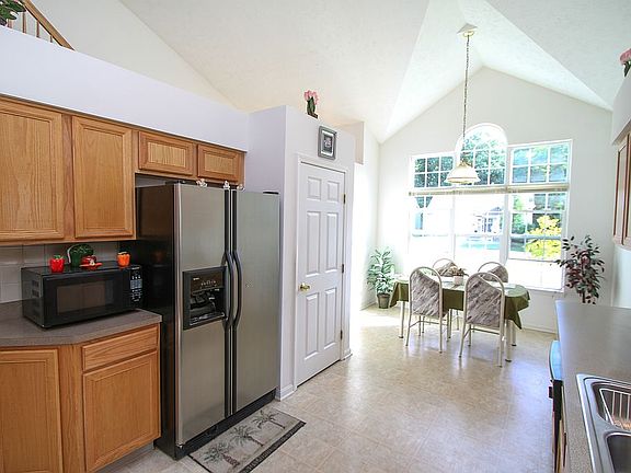 4th image of 8290 Montridge Ct