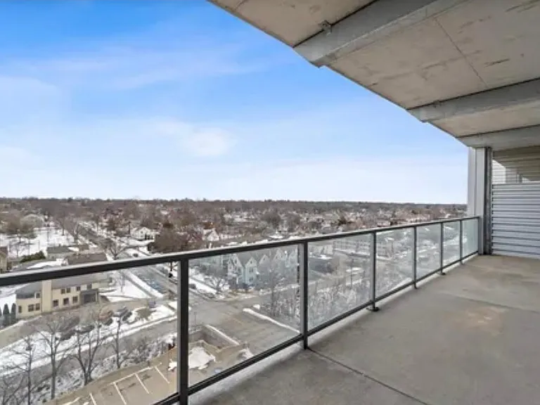 404 E College St #902 — Photo 16