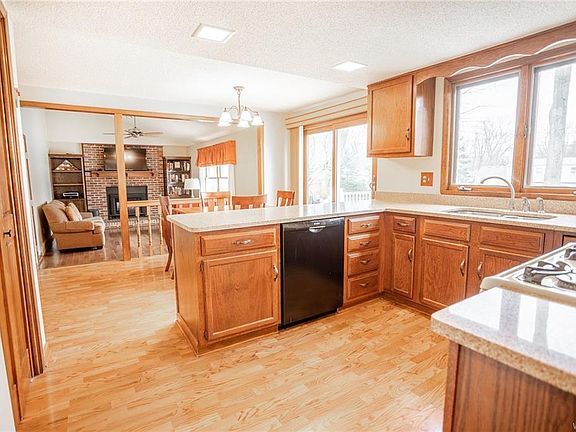 3rd image of 170 Daven Dr