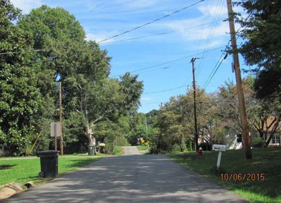 2nd image of 209 N Clay St