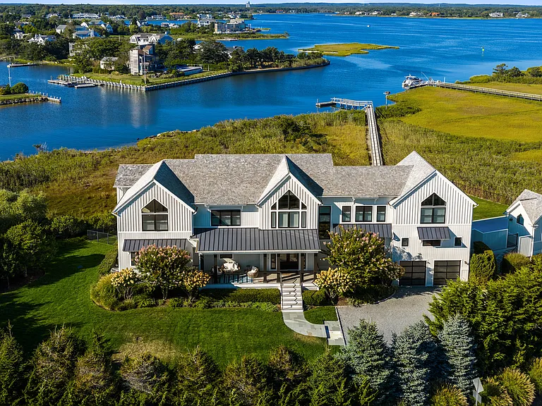 102 Dune Rd — Photo 1