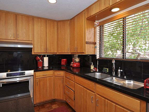 3rd image of 2321 S Lakeline Dr