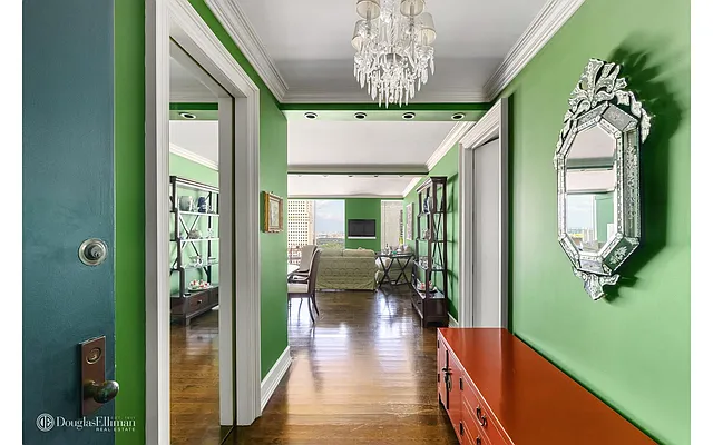 Rented by Douglas Elliman | media 24