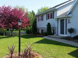 6904 Moonlight Cir, Sun Prairie, WI 53590