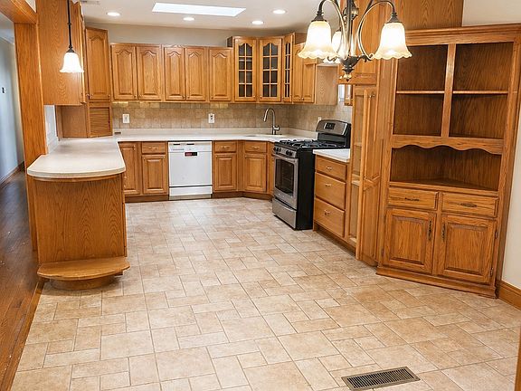 4th image of 418 Pitman Rd