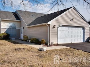 568 Nutley Dr #B, Monroe Township, NJ 08831