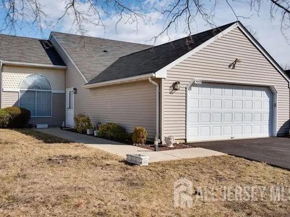 568 Nutley Dr #B, Monroe Township, NJ 08831