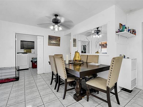 5th image of 420 Poinciana Cir