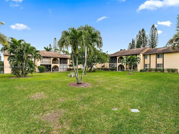 310 Pine Ridge Cir APT B-1, Greenacres, FL 33463