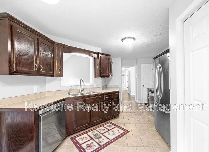 3 bed, 2.0 bath, 1350 sqft, $1,945 — Photo 4