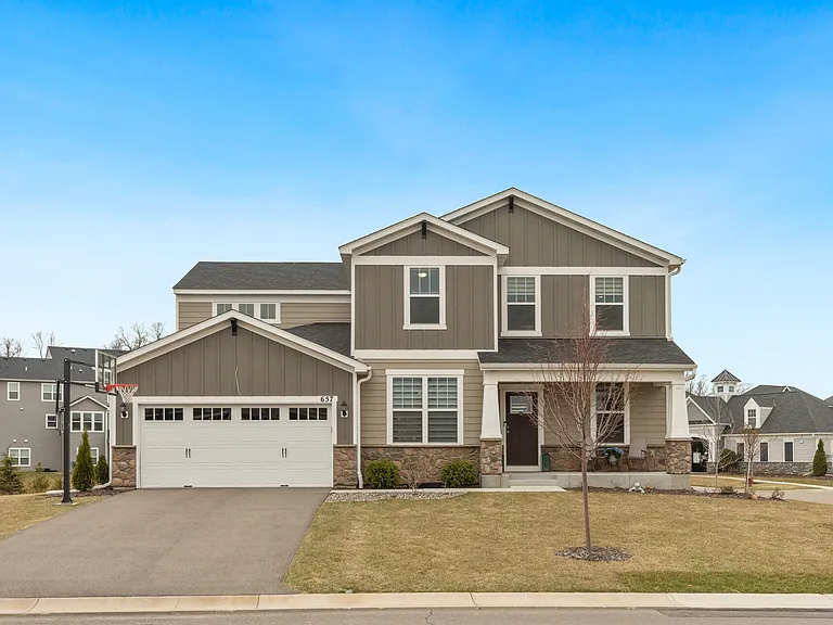 657 Aster Rd — Photo 2