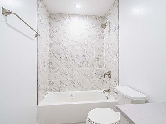 2nd image of 901 N Keeler Ave #1