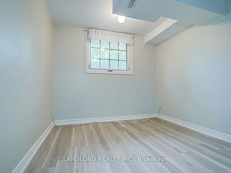 2294 Wyandotte Dr — Photo 35