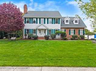 925 Parkview Rd, Moscow, PA 18444