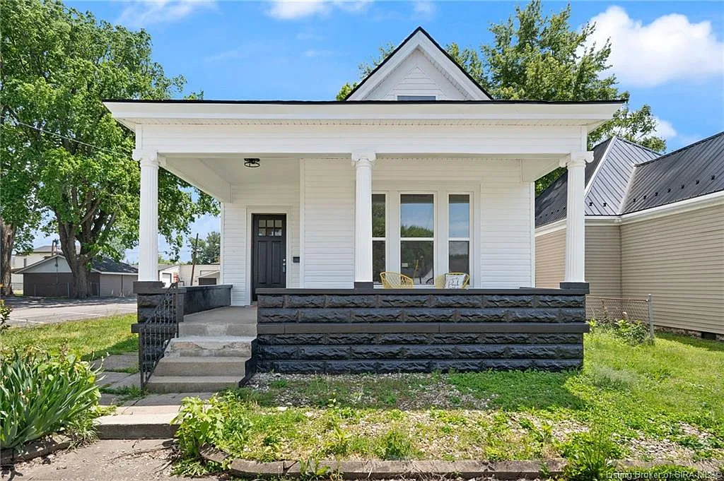 4 bed, 2051 sqft, $1,900 — Photo 2