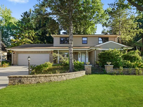 5647 Inverness Dr, Rockford, IL 61107