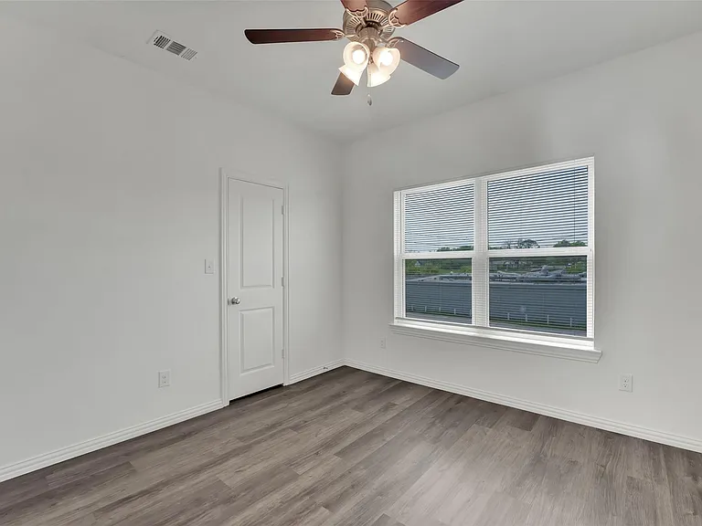 1608 Ash Crescent St — Photo 12