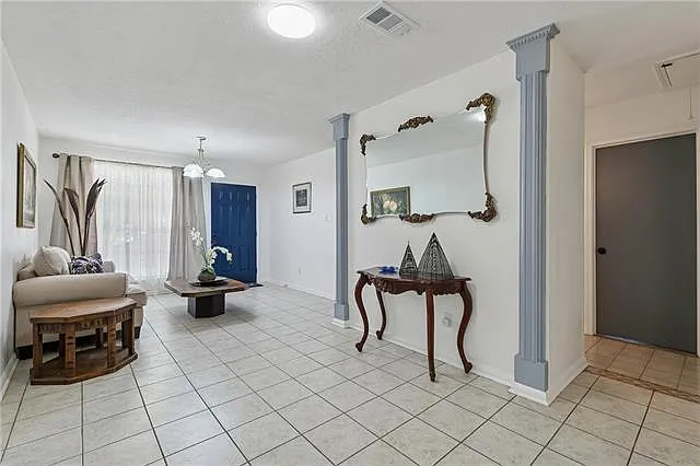 3 bed, 2.0 bath, 1730 sqft, $2,500 — Photo 2