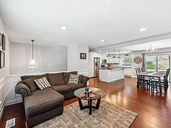4th image of 2487 Wesmeade Dr