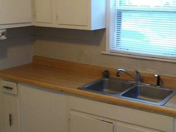 5th image of 3724 Fairmont Ave
