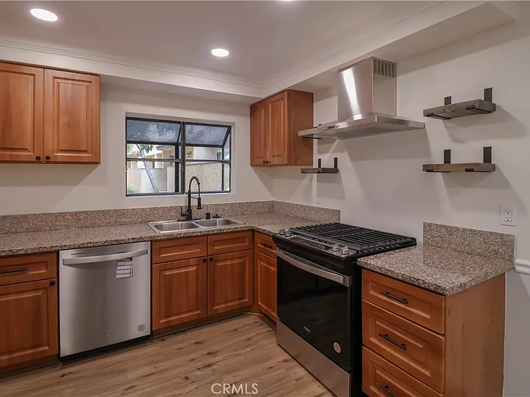 13540 Hubbard St — Photo 10